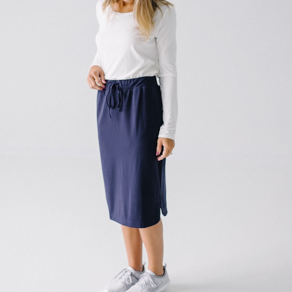 'OLIVIA' SKIRT IN CLASSIC NAVY